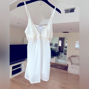 Linea  Donatella  Babydoll Bridal Chemise Thong Set NWT Medium
